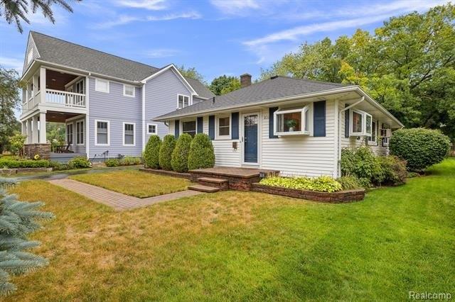 Miller Ave, Rochester, MI 48307