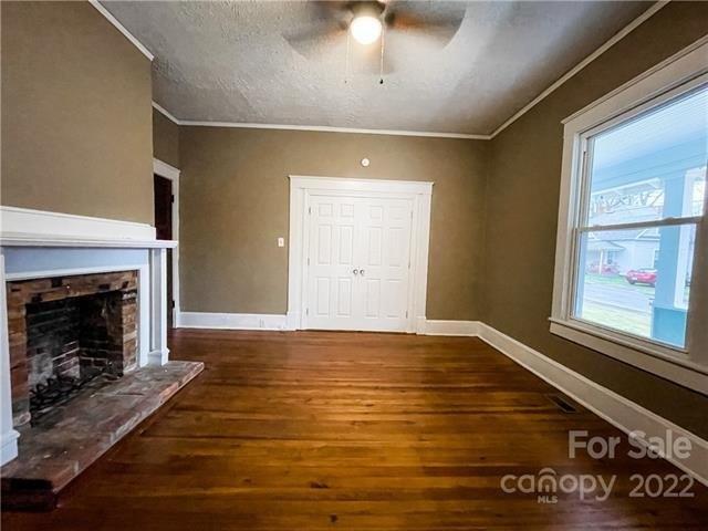 N Bost St, Statesville, NC 28677