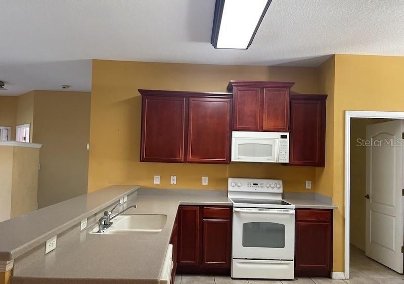 Round Man St, Leesburg, FL 34748