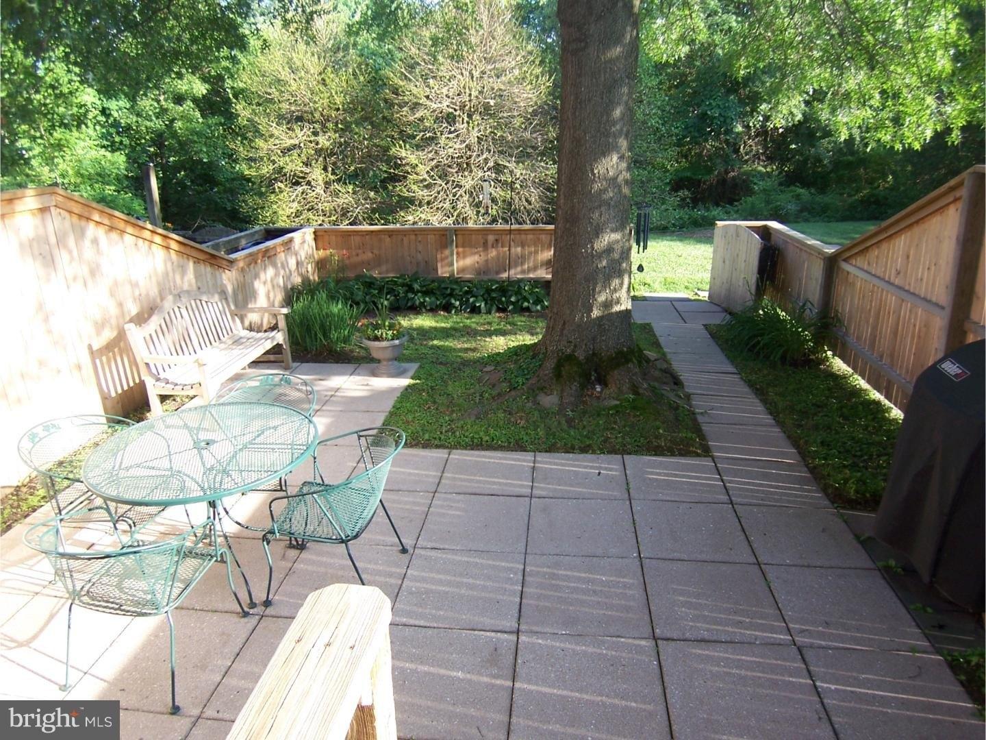 Eaton Ct, Hopewell, NJ 08525