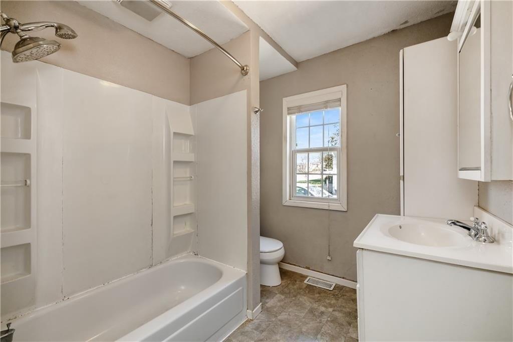 Lincoln St Se, Bondurant, IA 50035