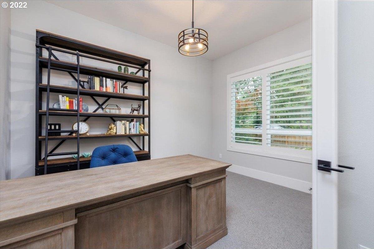Bryant Rd, Lake Oswego, OR 97035