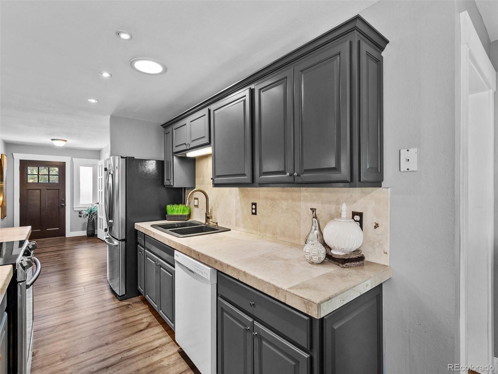 W Warren Cir, Lakewood, CO 80228