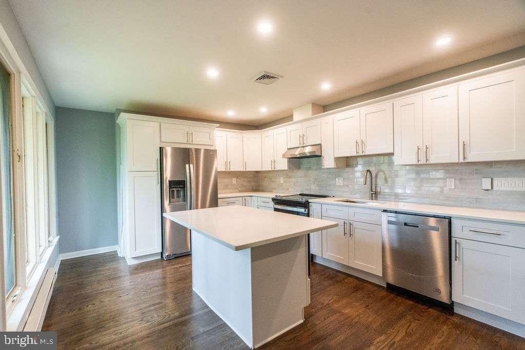 N Monroe Ave, Cherry Hill, NJ 08002