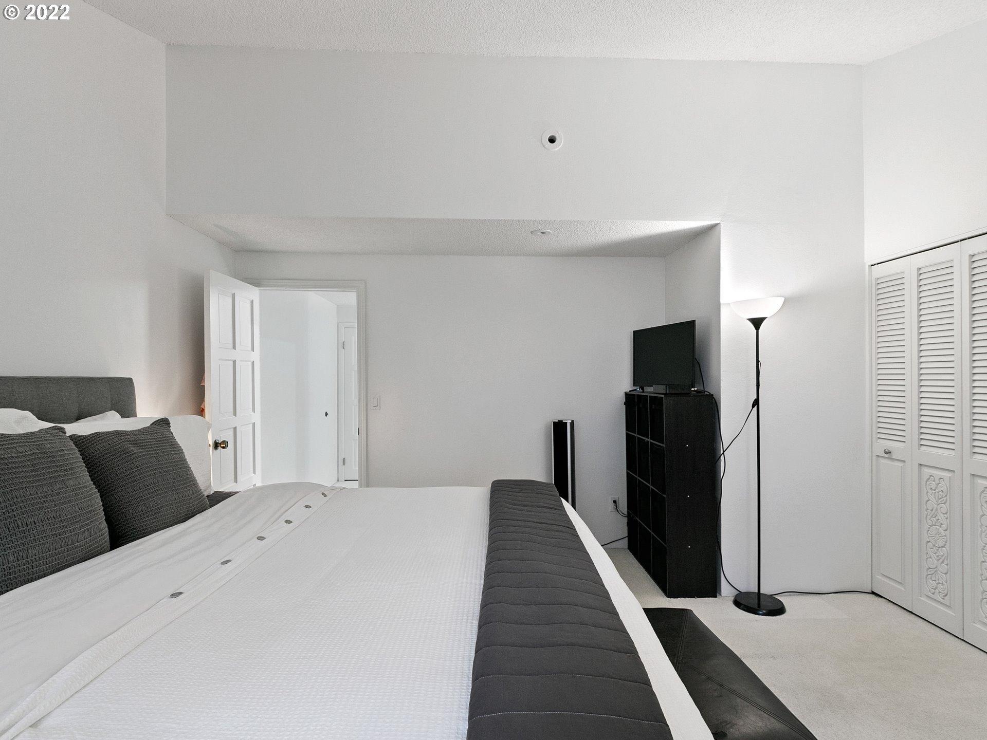Sw Canyon Ct, Portland, OR 97225