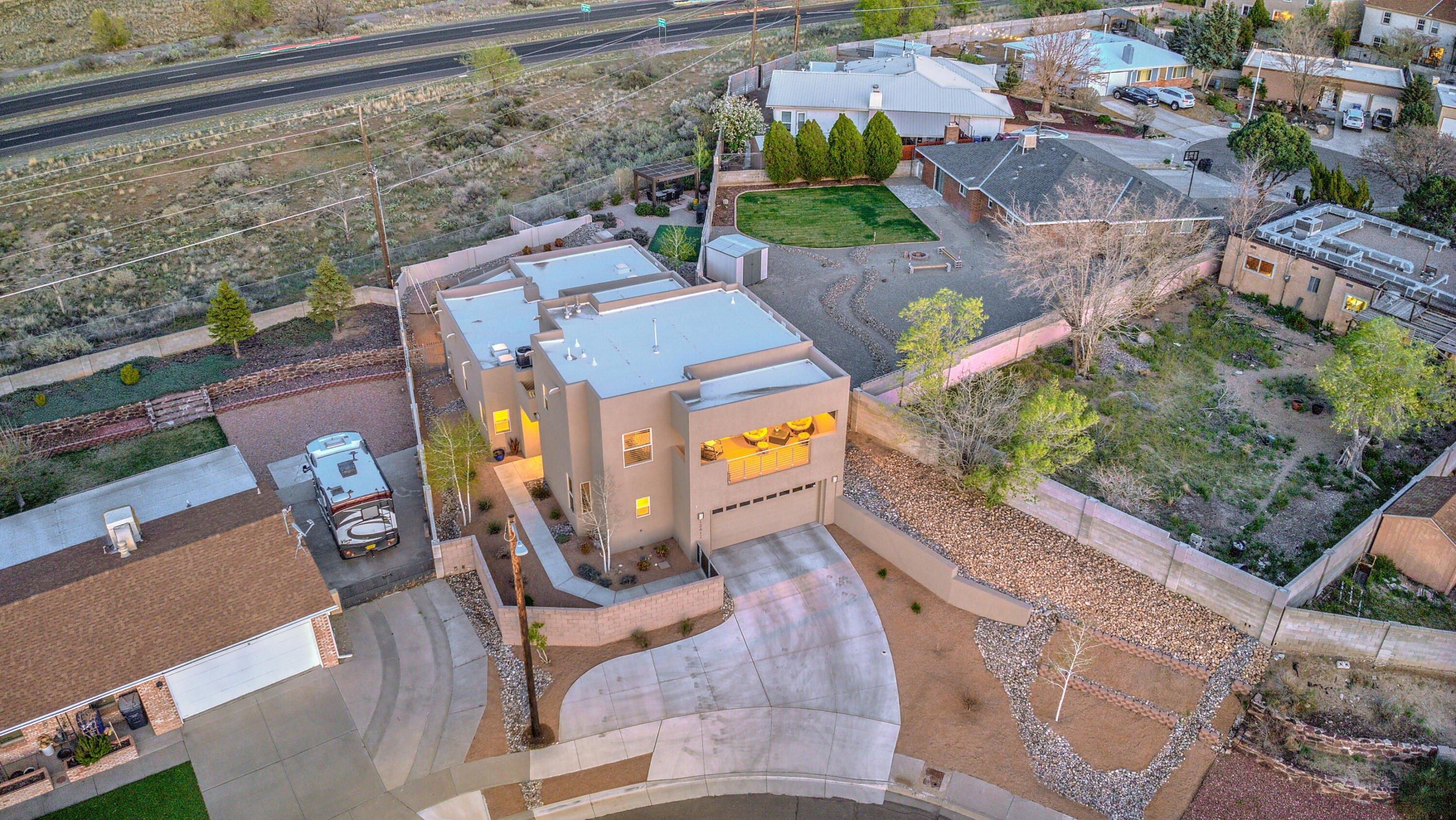 Los Arboles Ave Ne, Albuquerque, NM 87112