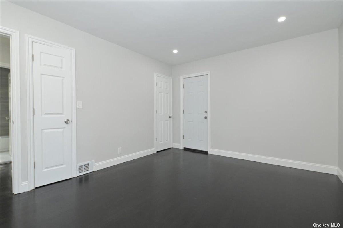 Falmouth Ave, New Hyde Park, NY 11040