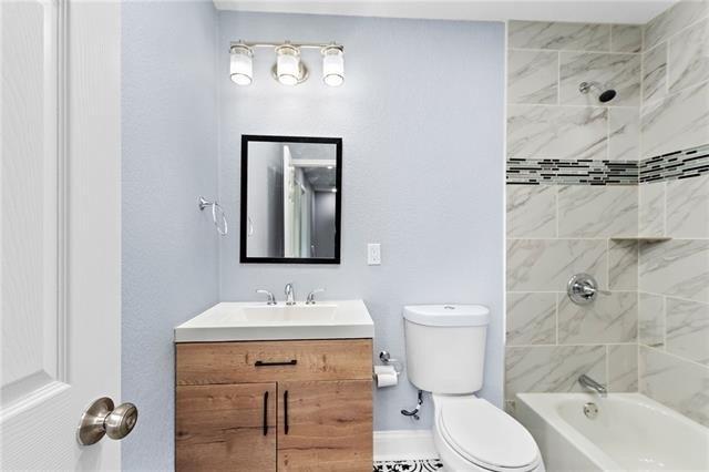 Chestnut Ave, Kansas City, MO 64130