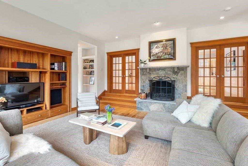Newton St, Weston, MA 02493
