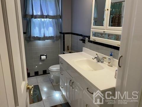 Bordentown Ave, Parlin, NJ 08859