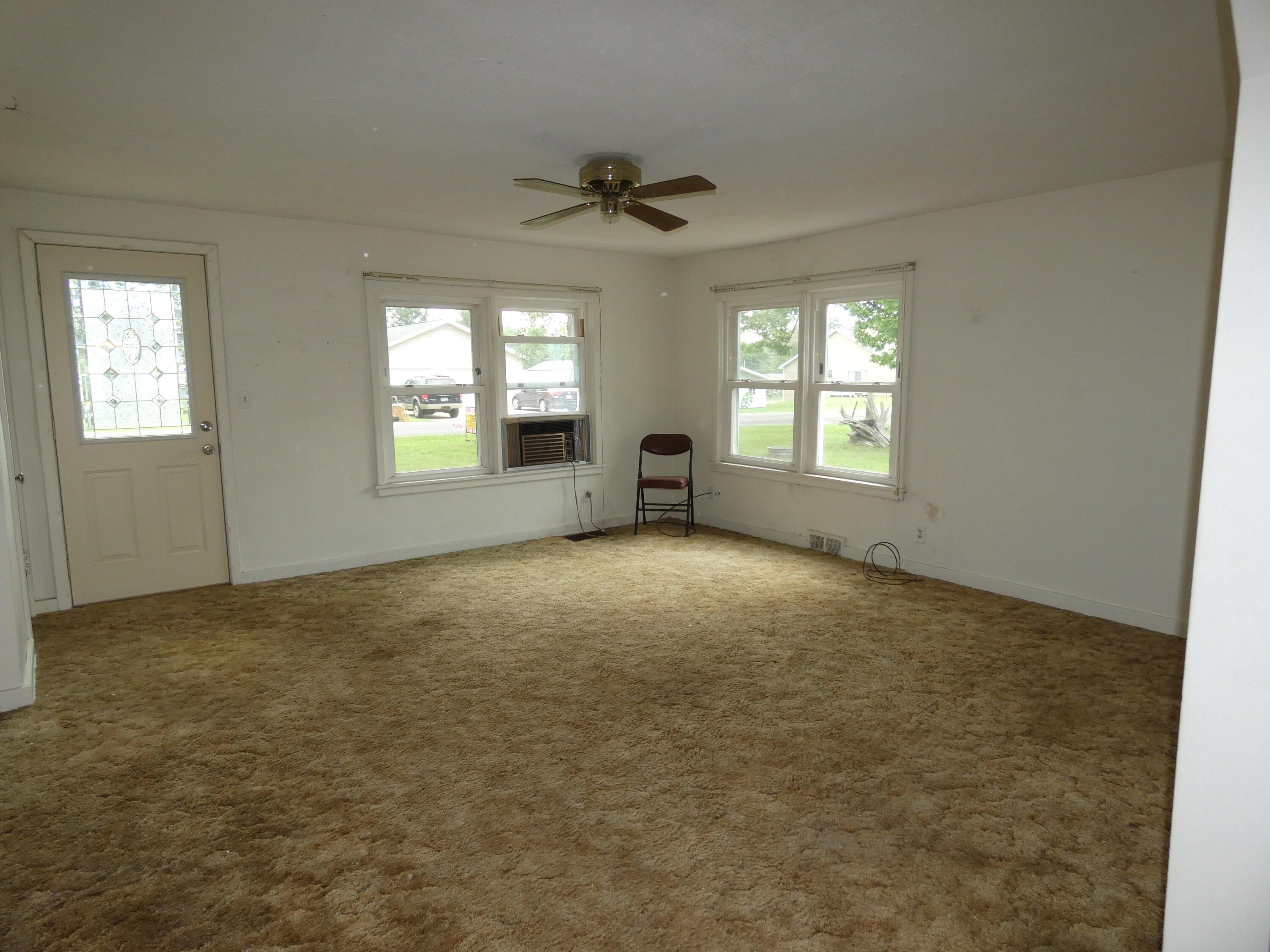Walnut St, Howard City, MI 49329