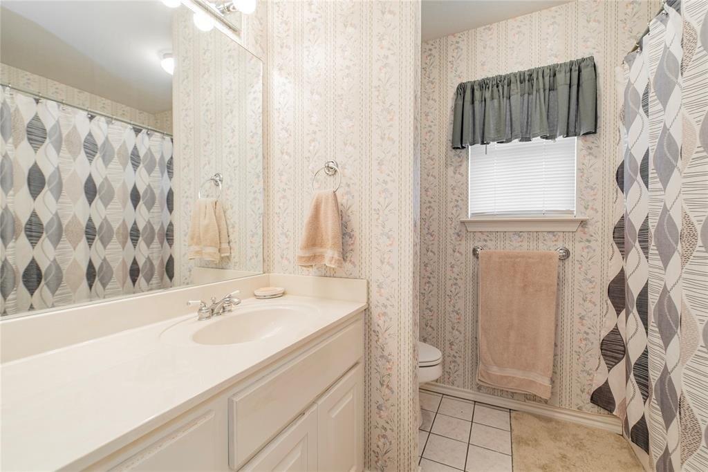 Tahiti Dr, Granbury, TX 76048