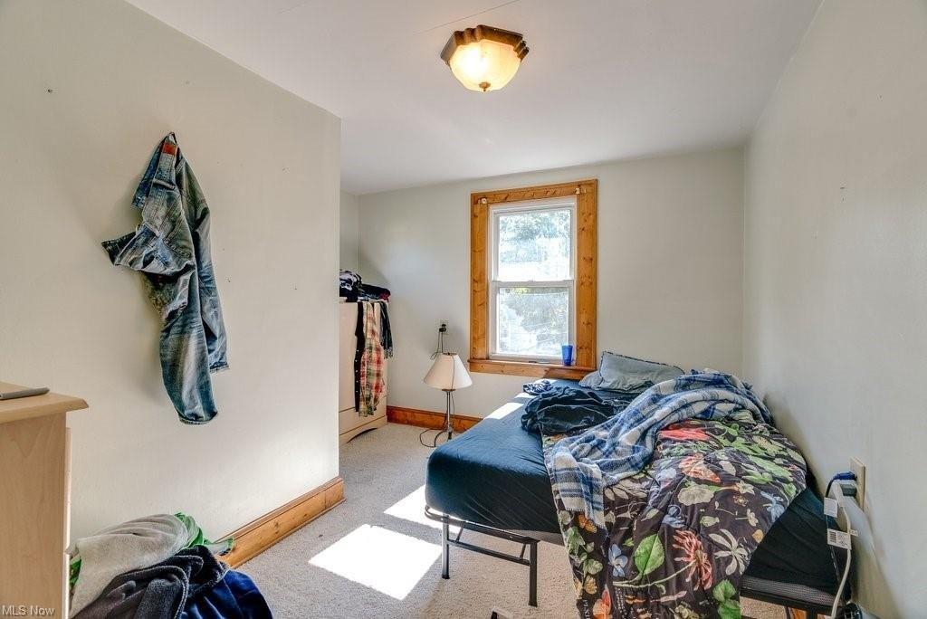 Lily St, Akron, OH 44301
