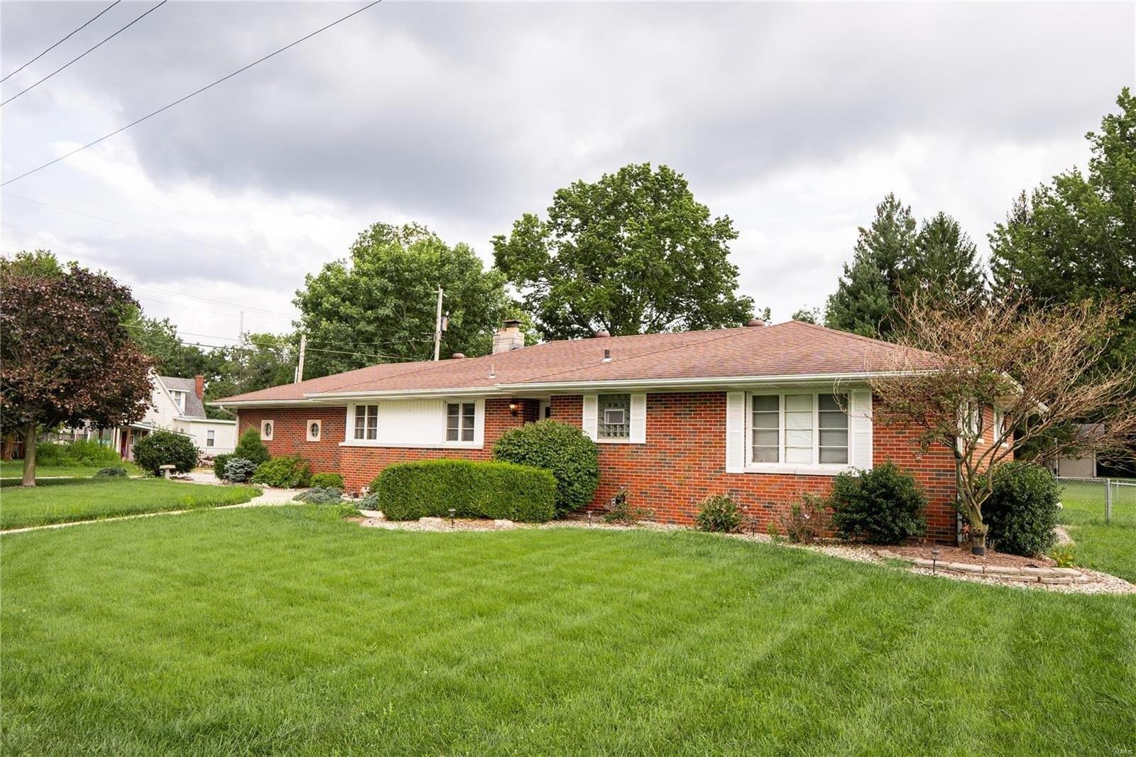 W Missouri St, Trenton, IL 62293