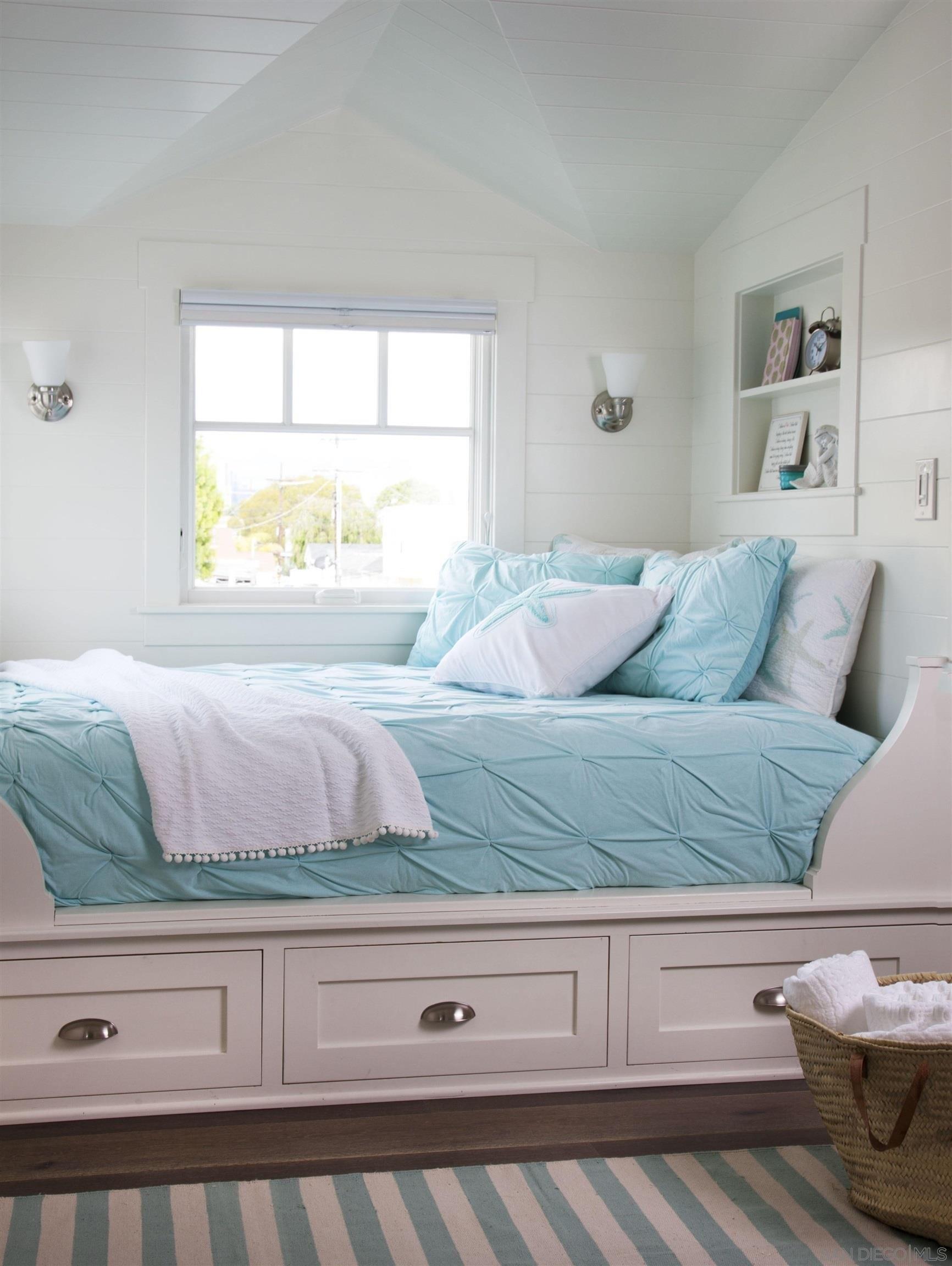 8th St, Coronado, CA 92118