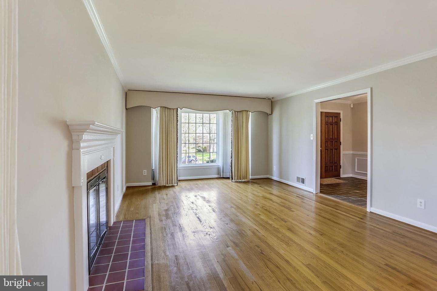 Copenhaver Dr, Potomac, MD 20854