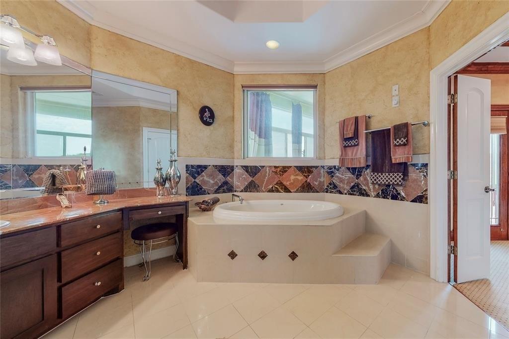 La Reata Ct, Cedar Hill, TX 75104