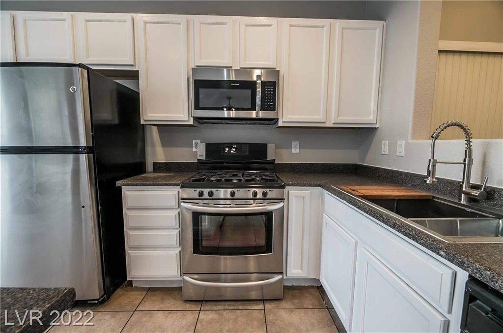 Raven Hall St, North Las Vegas, NV 89084