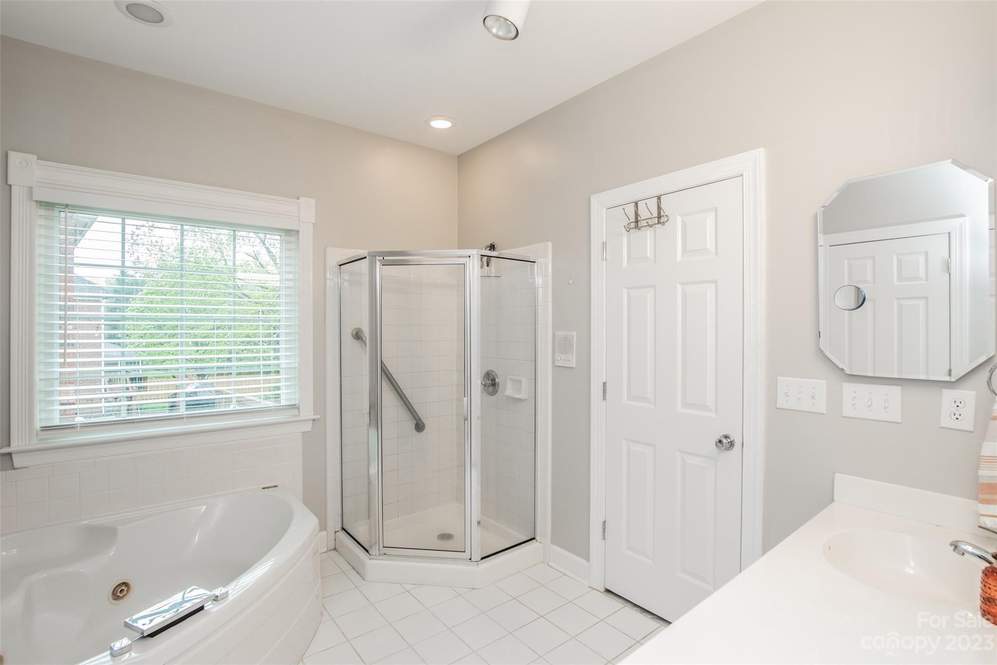 Caslon Ct, Charlotte, NC 28270