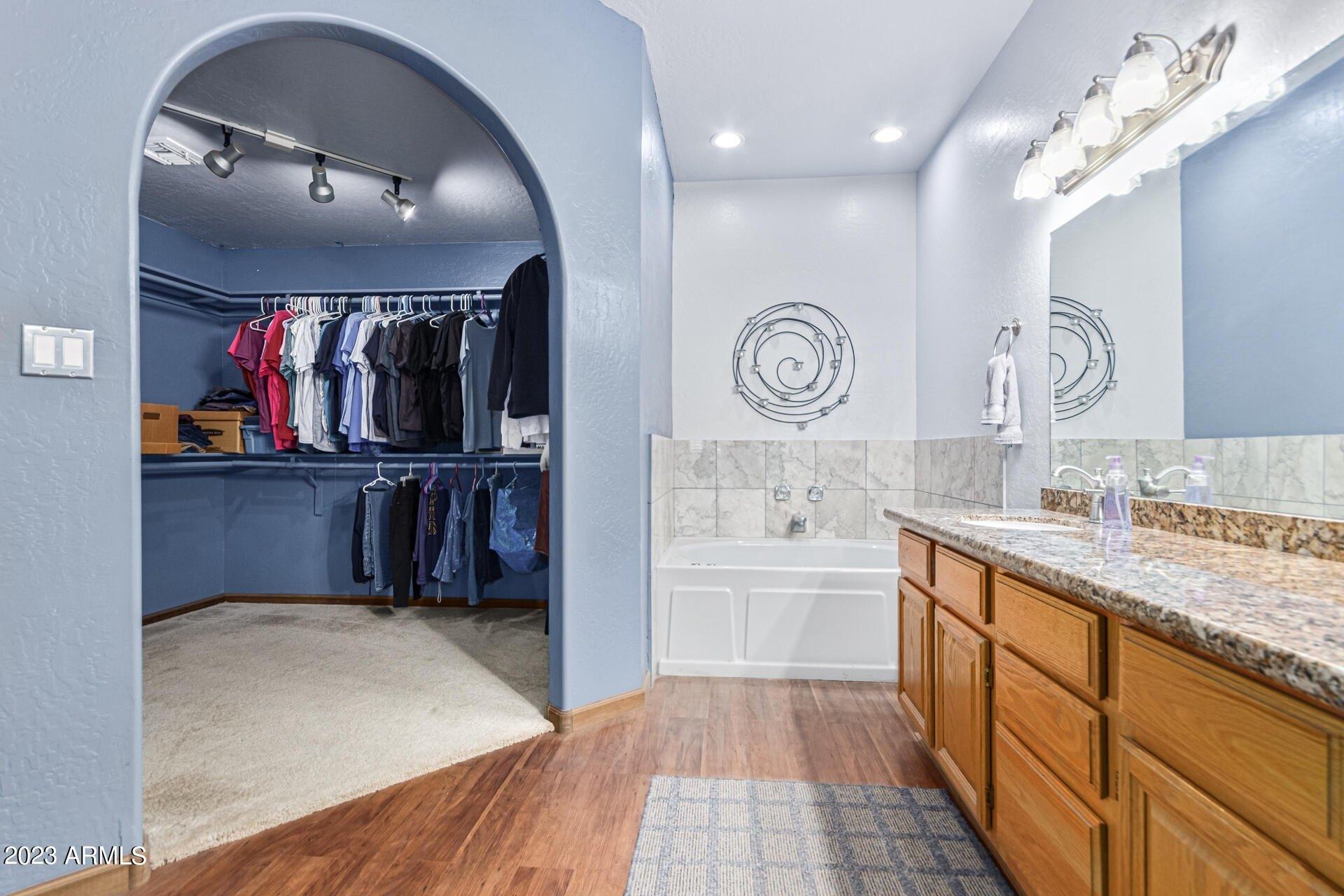 E Waterford Cir, Mesa, AZ 85212