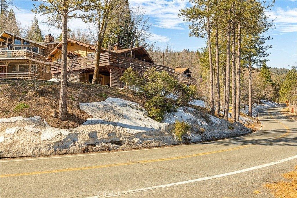 San Moritz Dr, Crestline, CA 92325