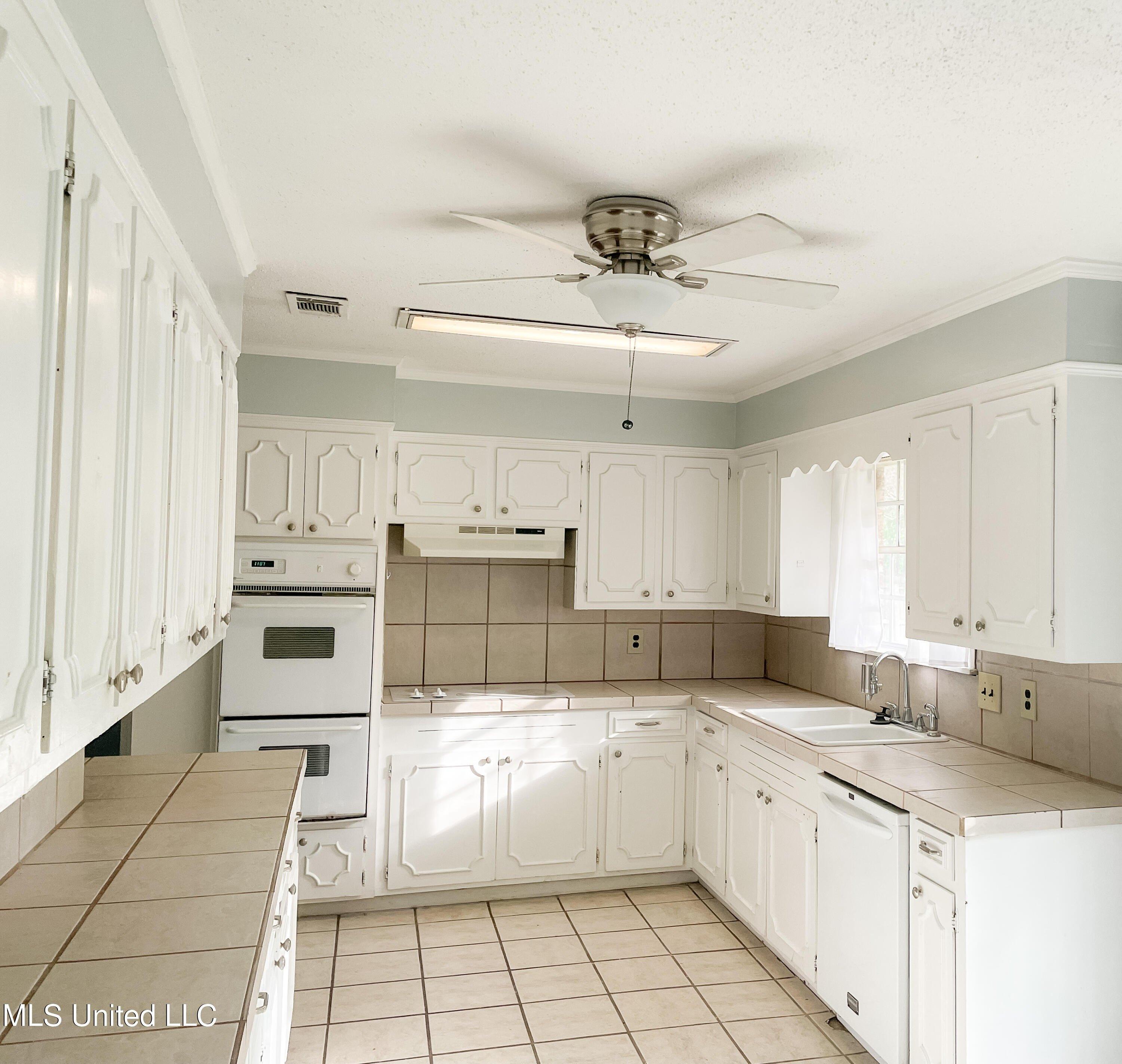 Ferncreek Dr, Jackson, MS 39211