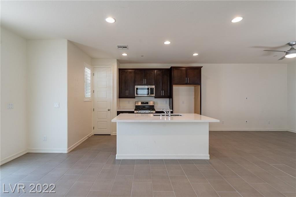 Redwood Mountain Ave, Las Vegas, NV 89138