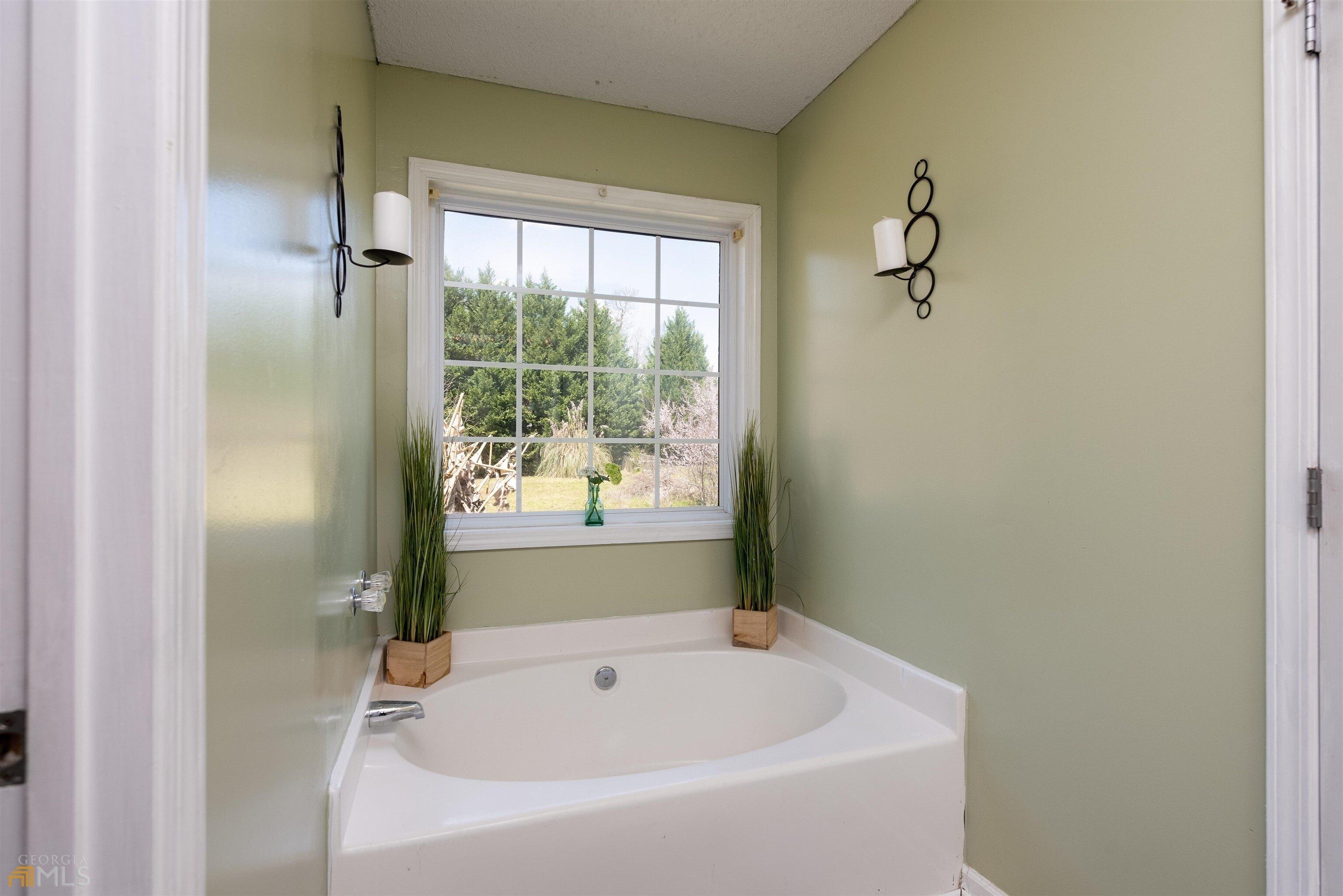 Rebekah Dr, Bethlehem, GA 30620