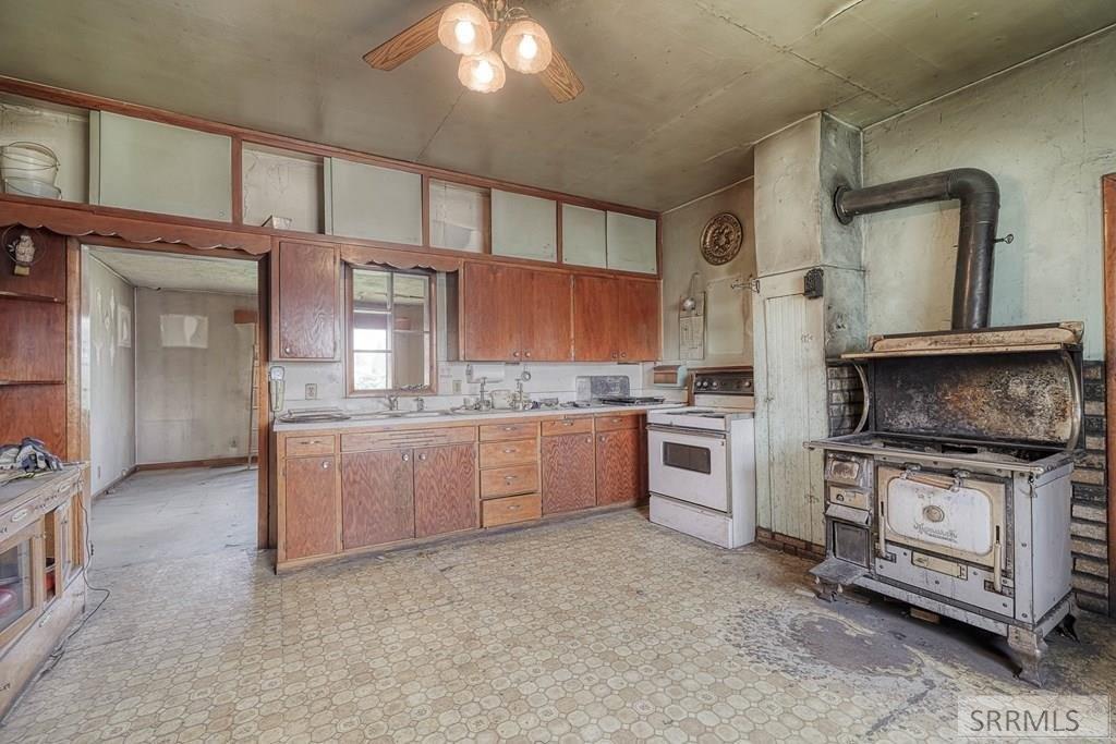 E Elm St, Shelley, ID 83274
