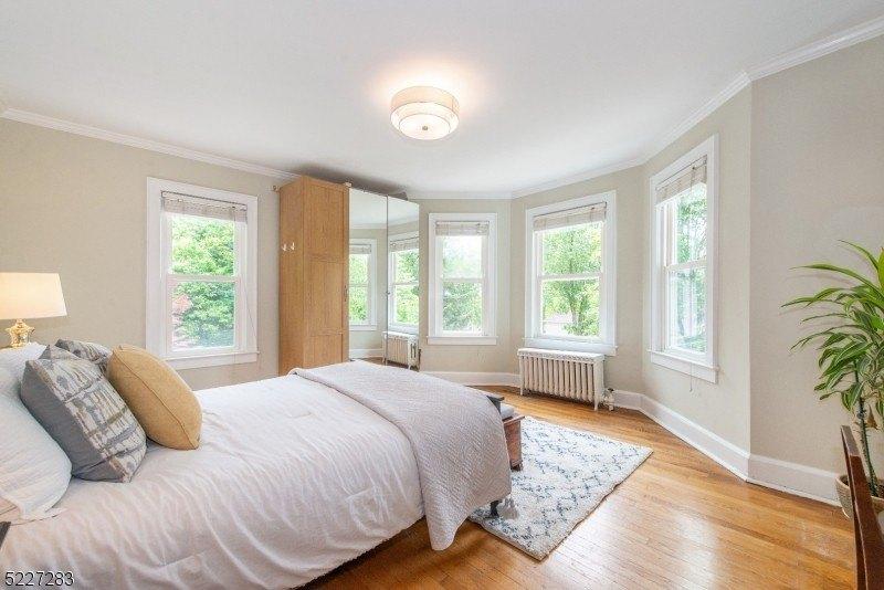 Grove St, Montclair, NJ 07043
