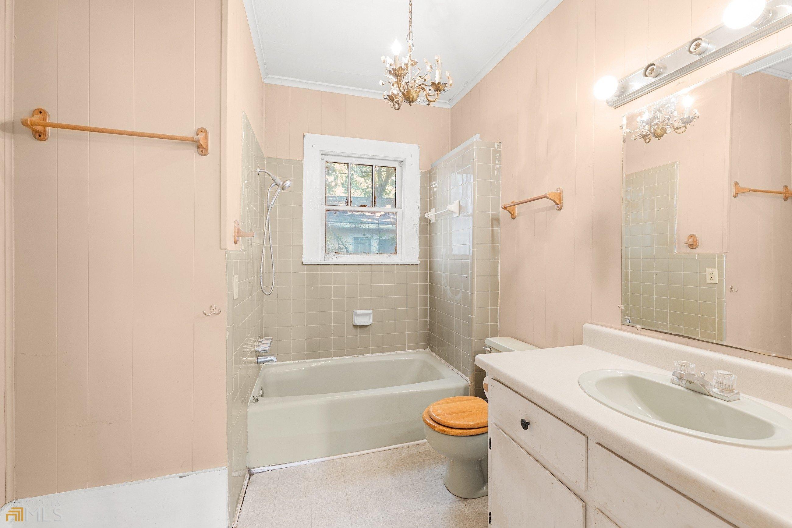 Elizabeth St, Commerce, GA 30529