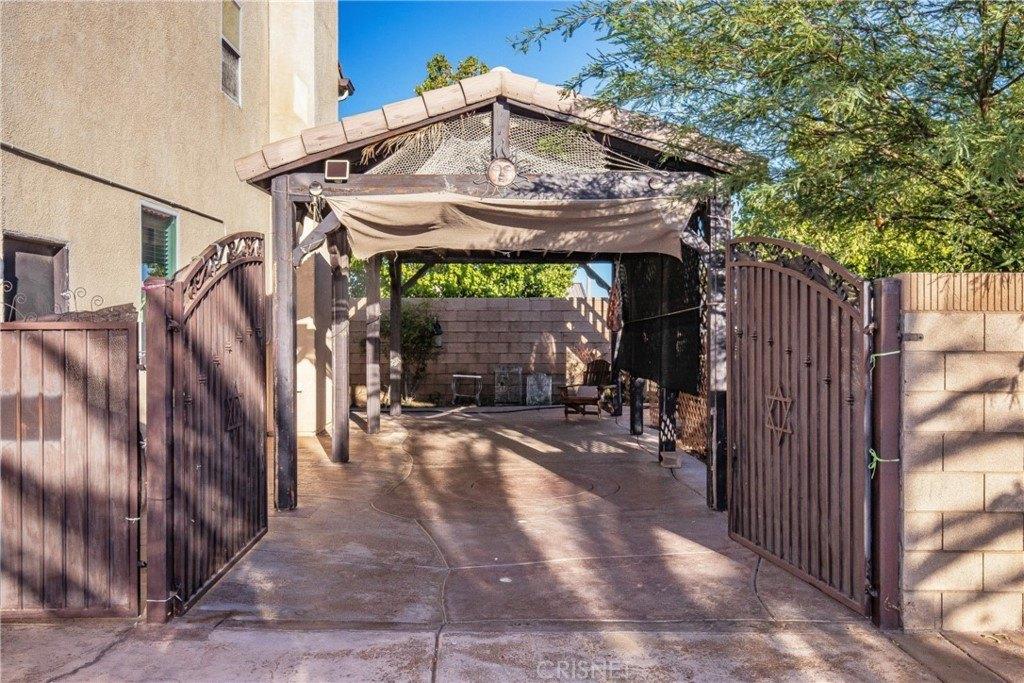 Jennifer Ln, Lancaster, CA 93535