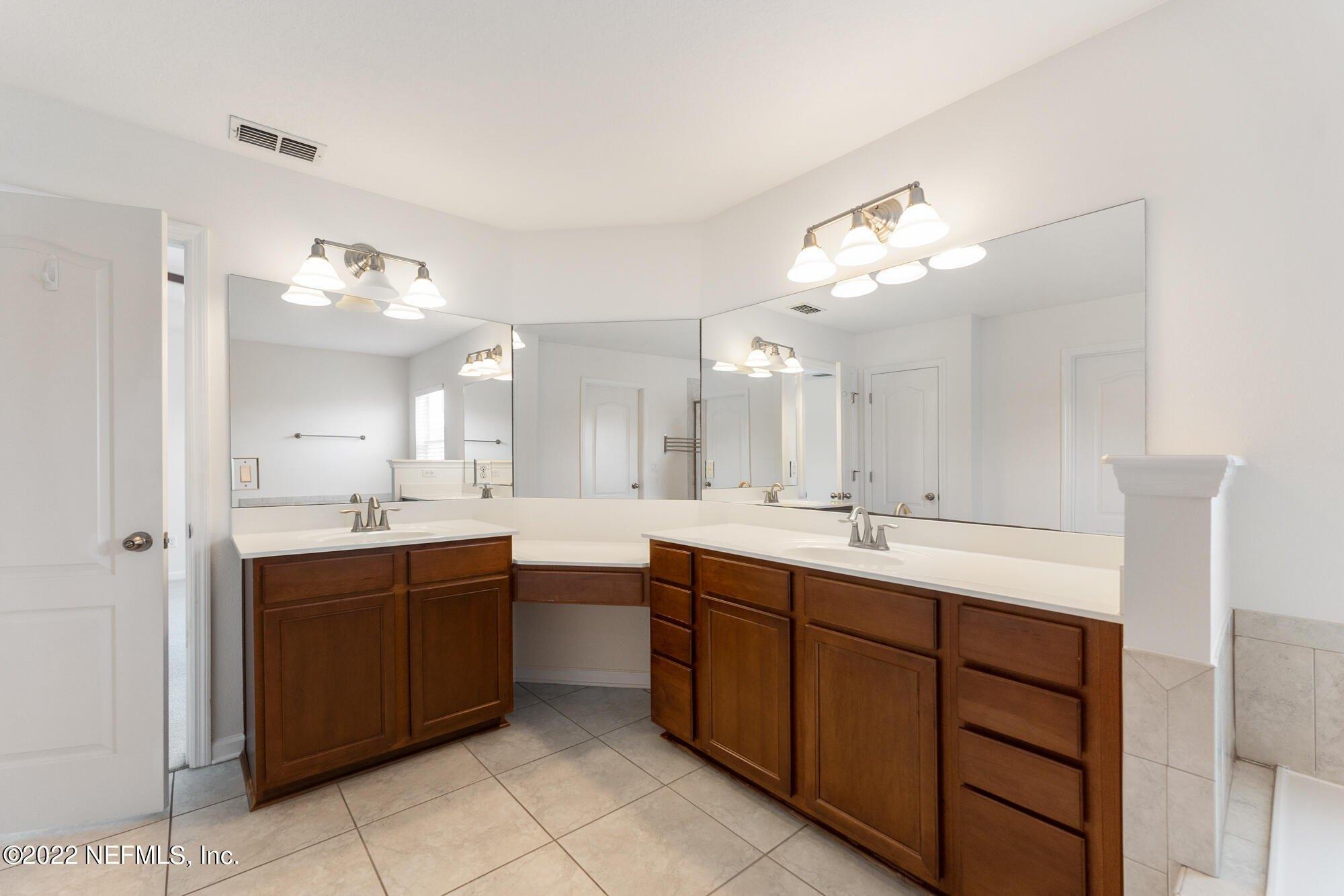 Wynnfield Lakes Cir, Jacksonville, FL 32246