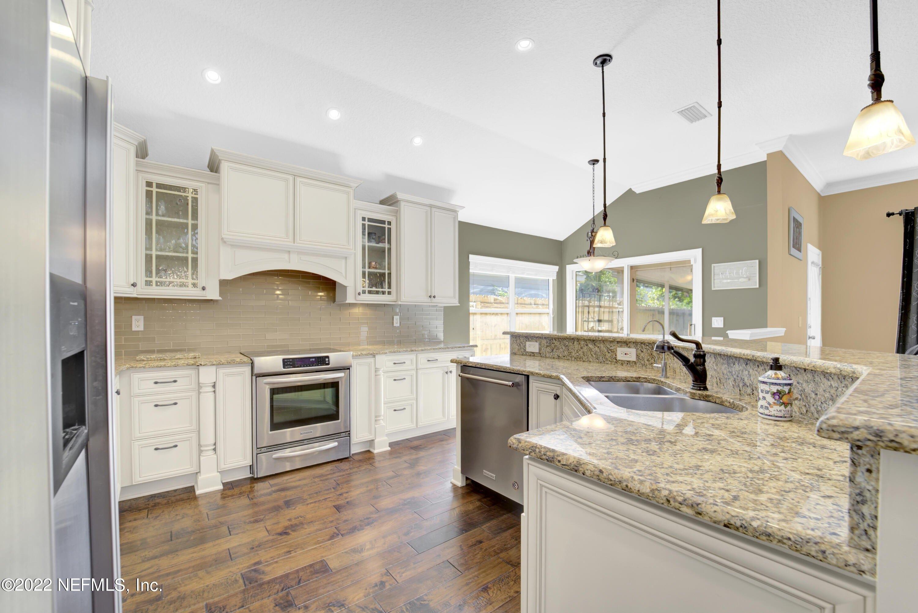 Alpenrose Ave, Jacksonville, FL 32256