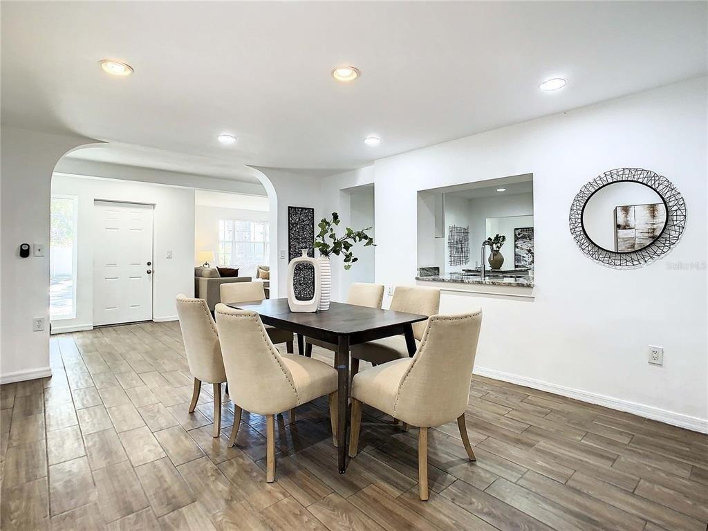 14th St Nw, Largo, FL 33770