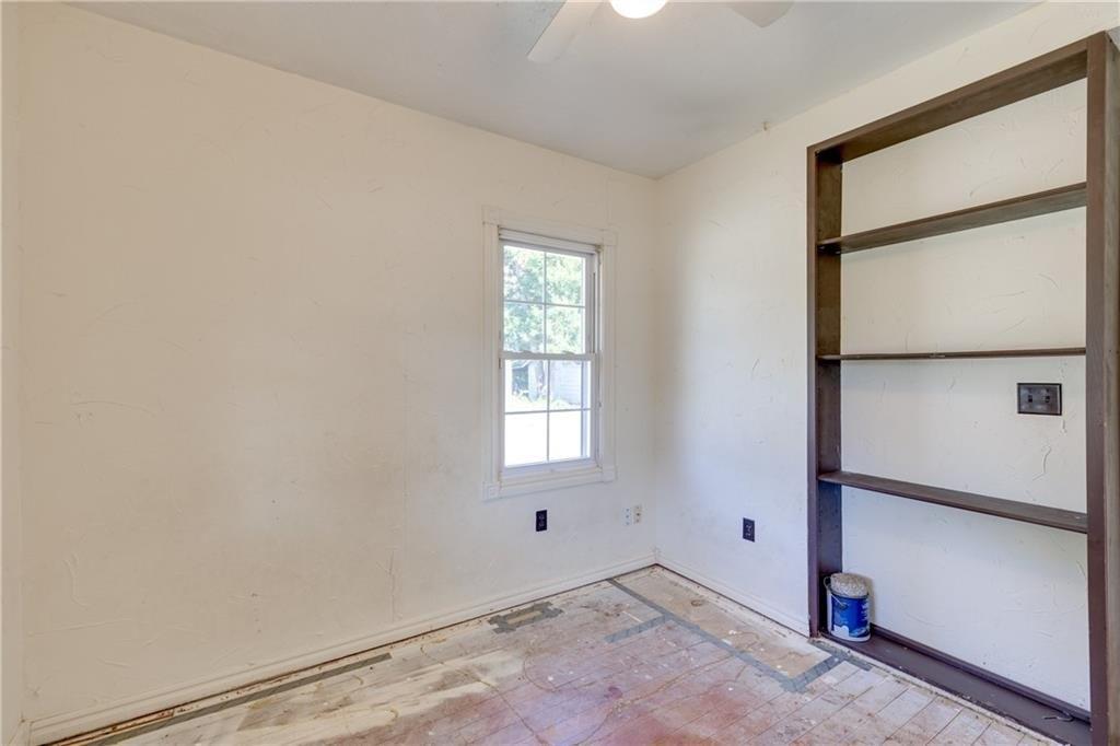 N Walnut St, Edmond, OK 73003