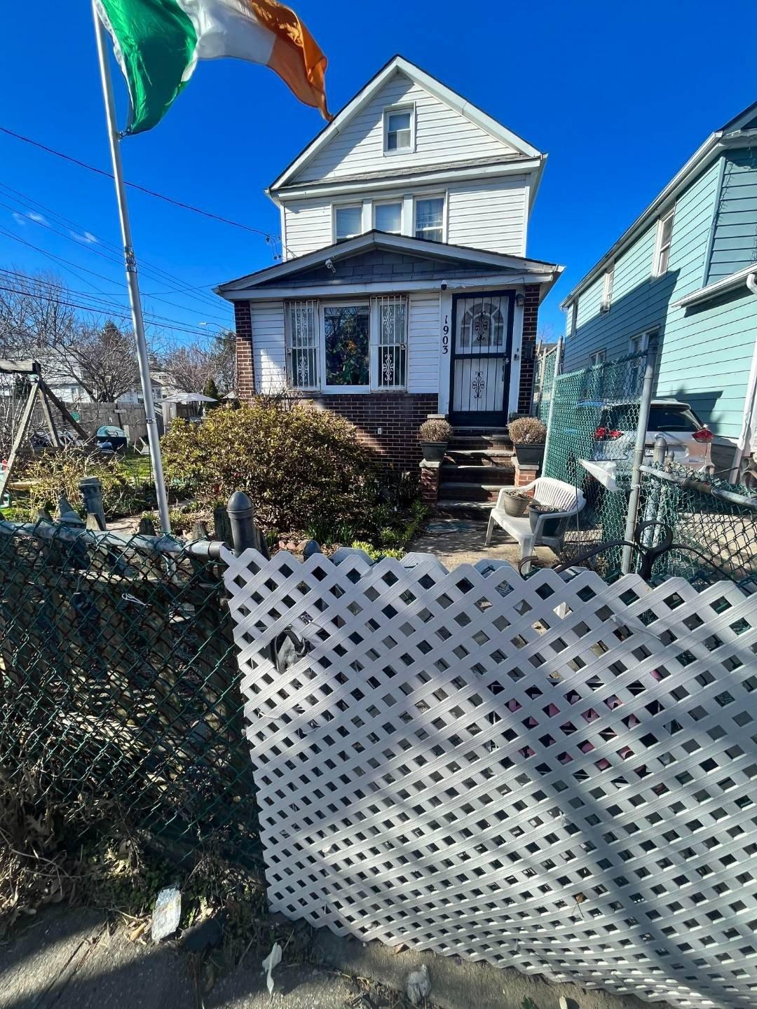 Lacombe Ave, Bronx, NY 10473