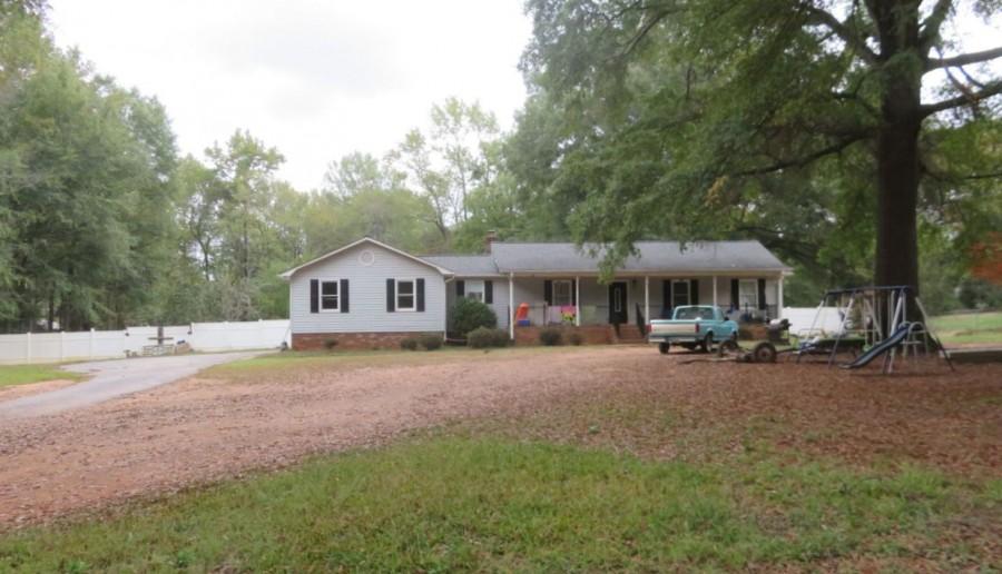 Setzler Rd, Laurens, SC 29360