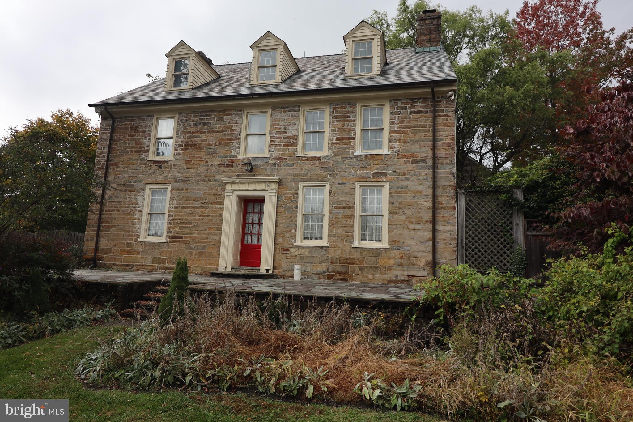 Horseshoe Ln, North Wales, PA 19454