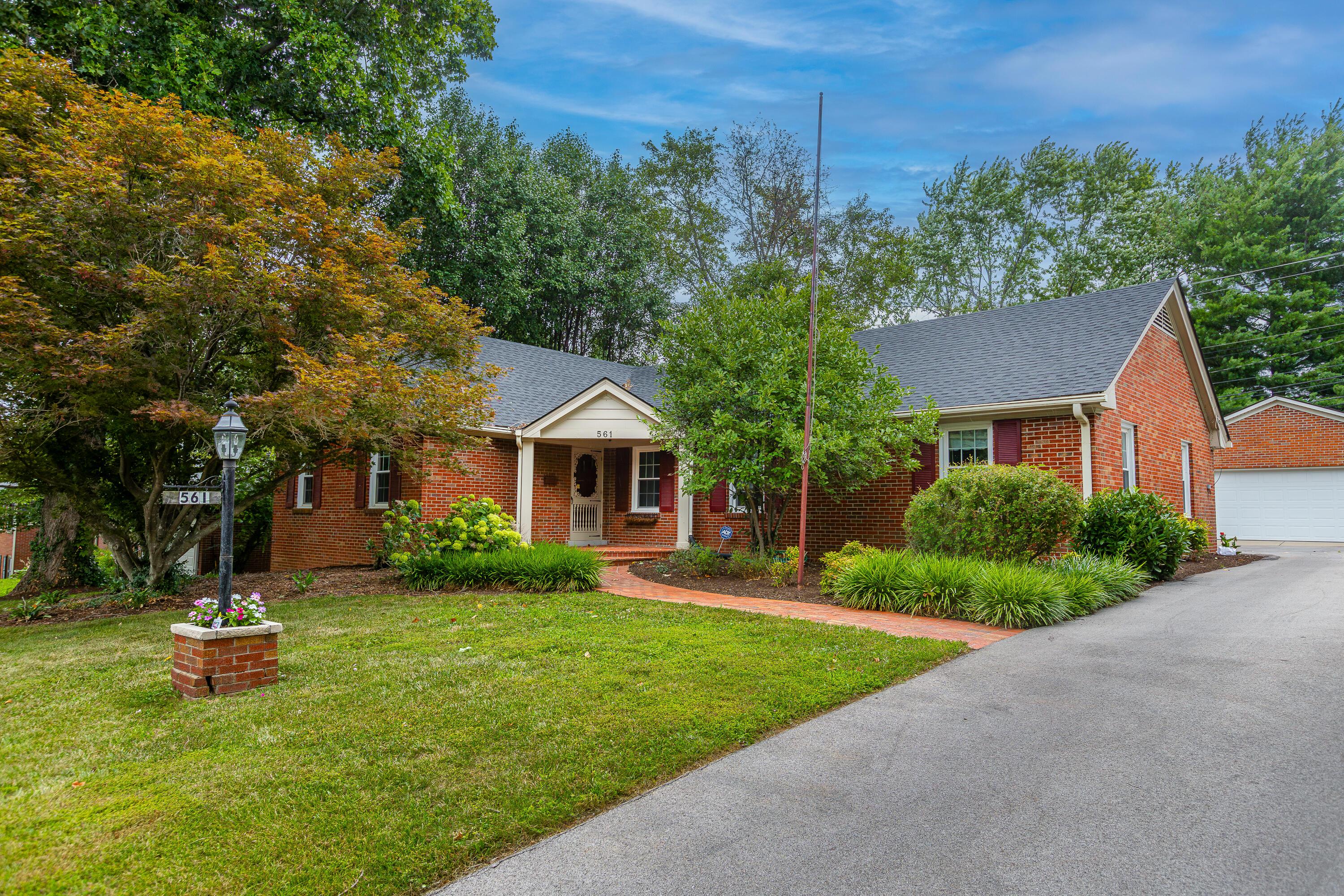 Albany Rd, Lexington, KY 40502
