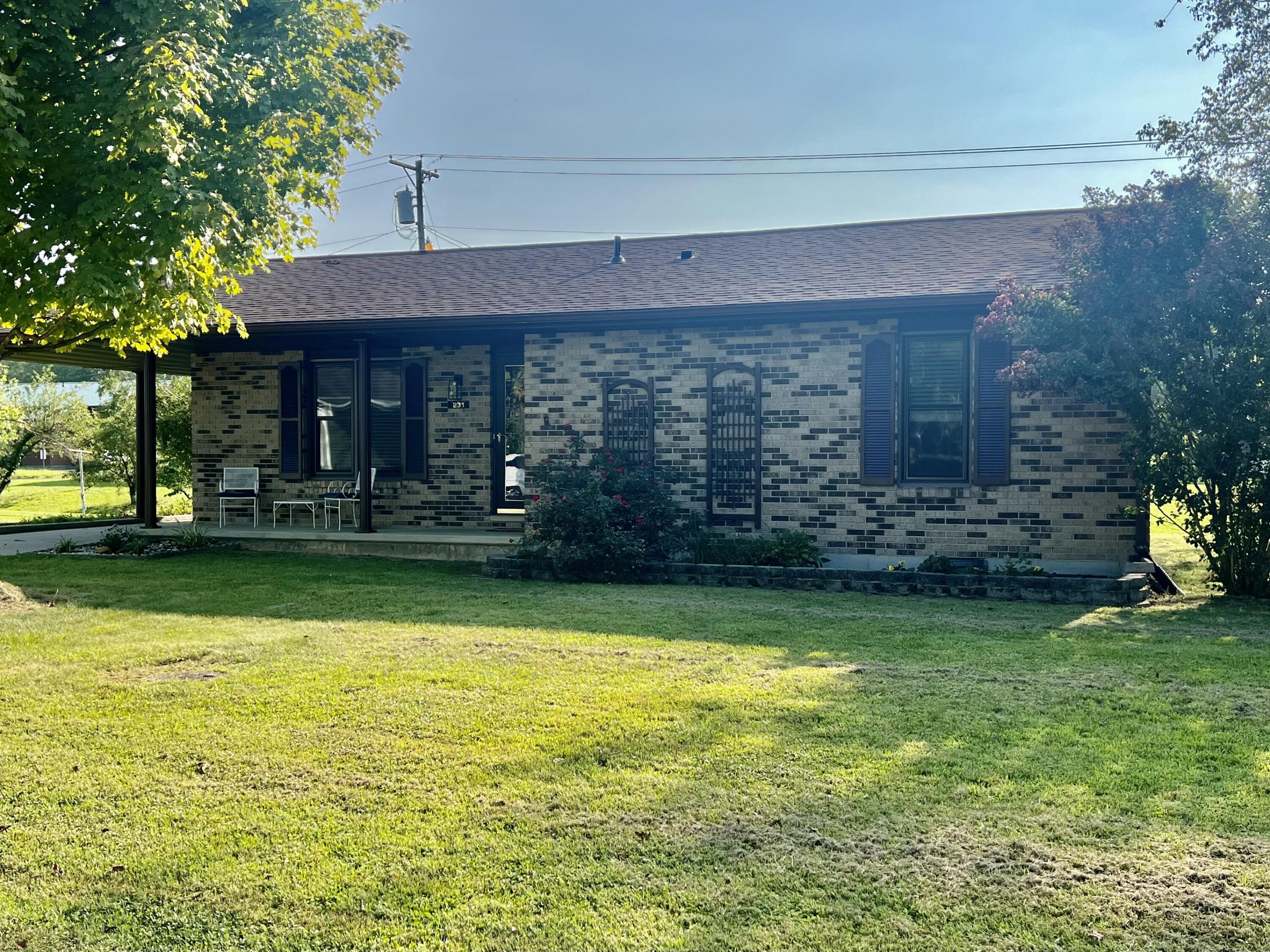 Roxanne St, Clearfield, KY 40313