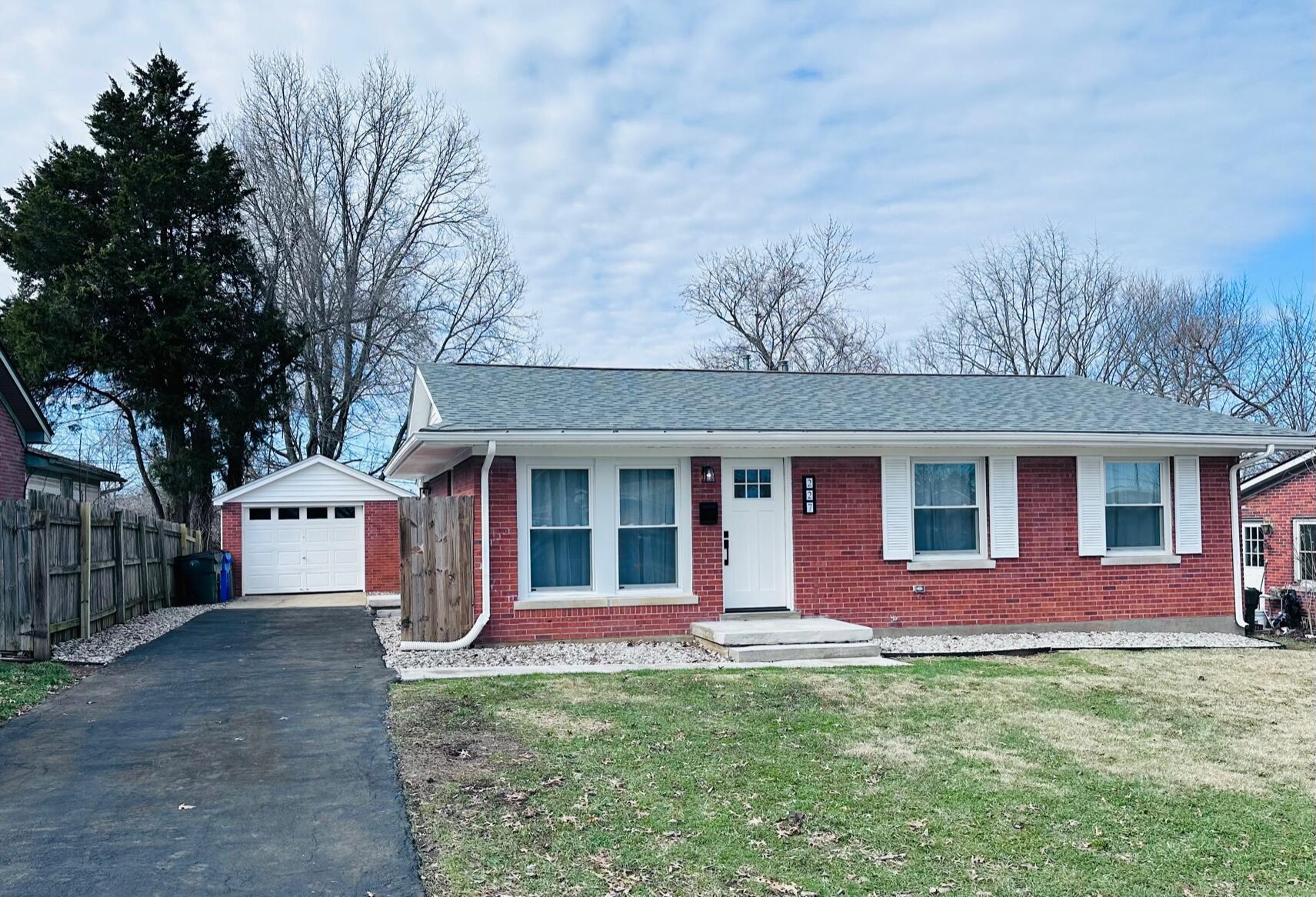 Sutton Pl, Lexington, KY 40504