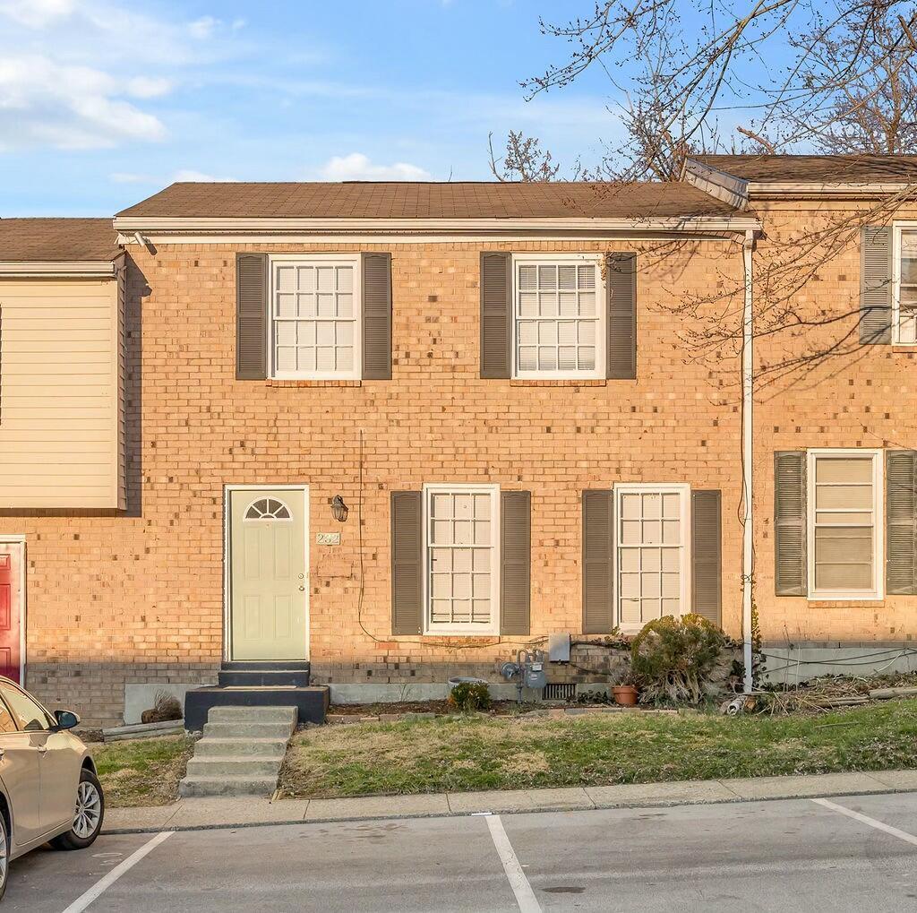 Hedgewood Ct, Lexington, KY 40509