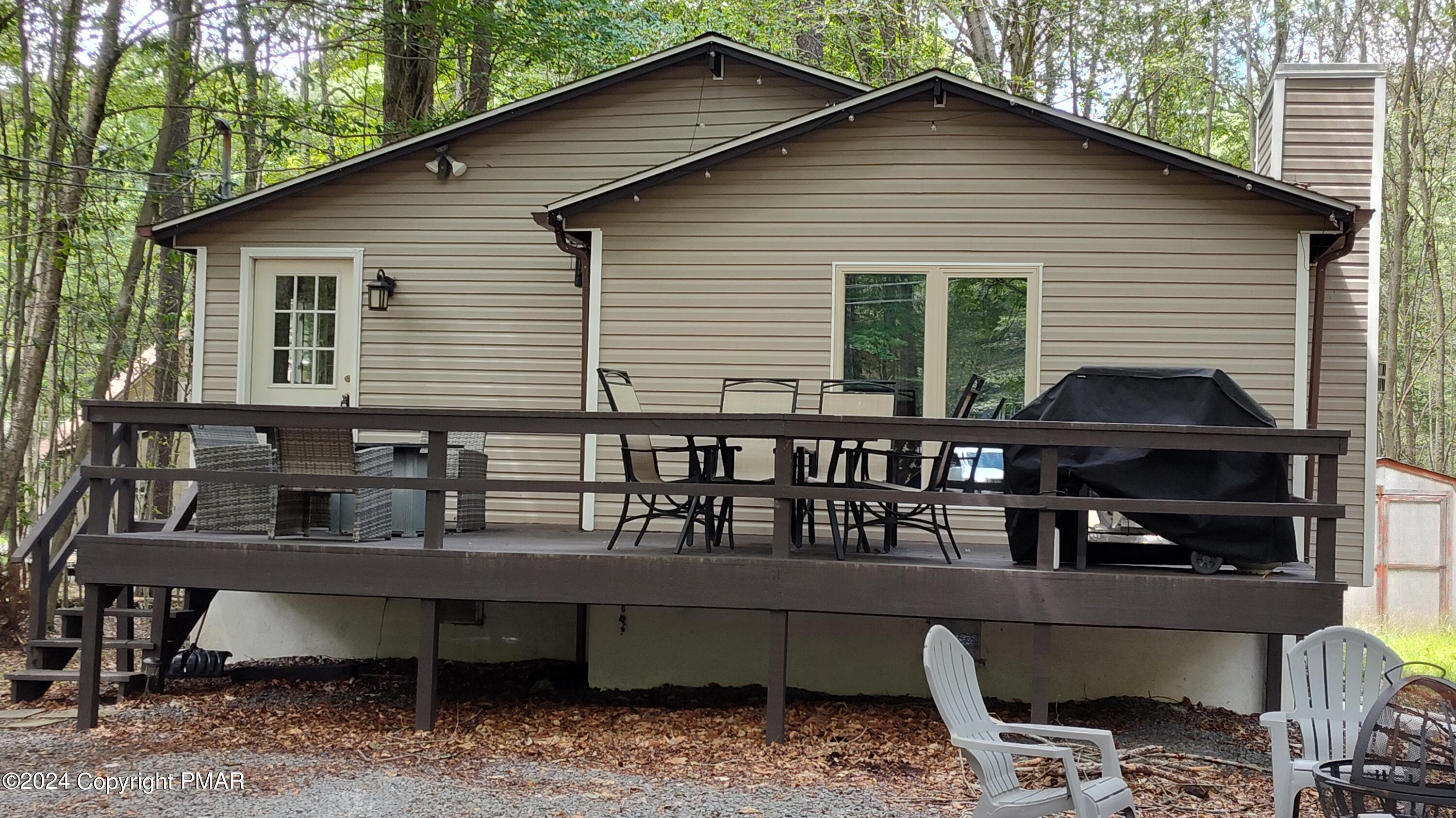 Stroud Ct, Pocono Lake, PA 18347