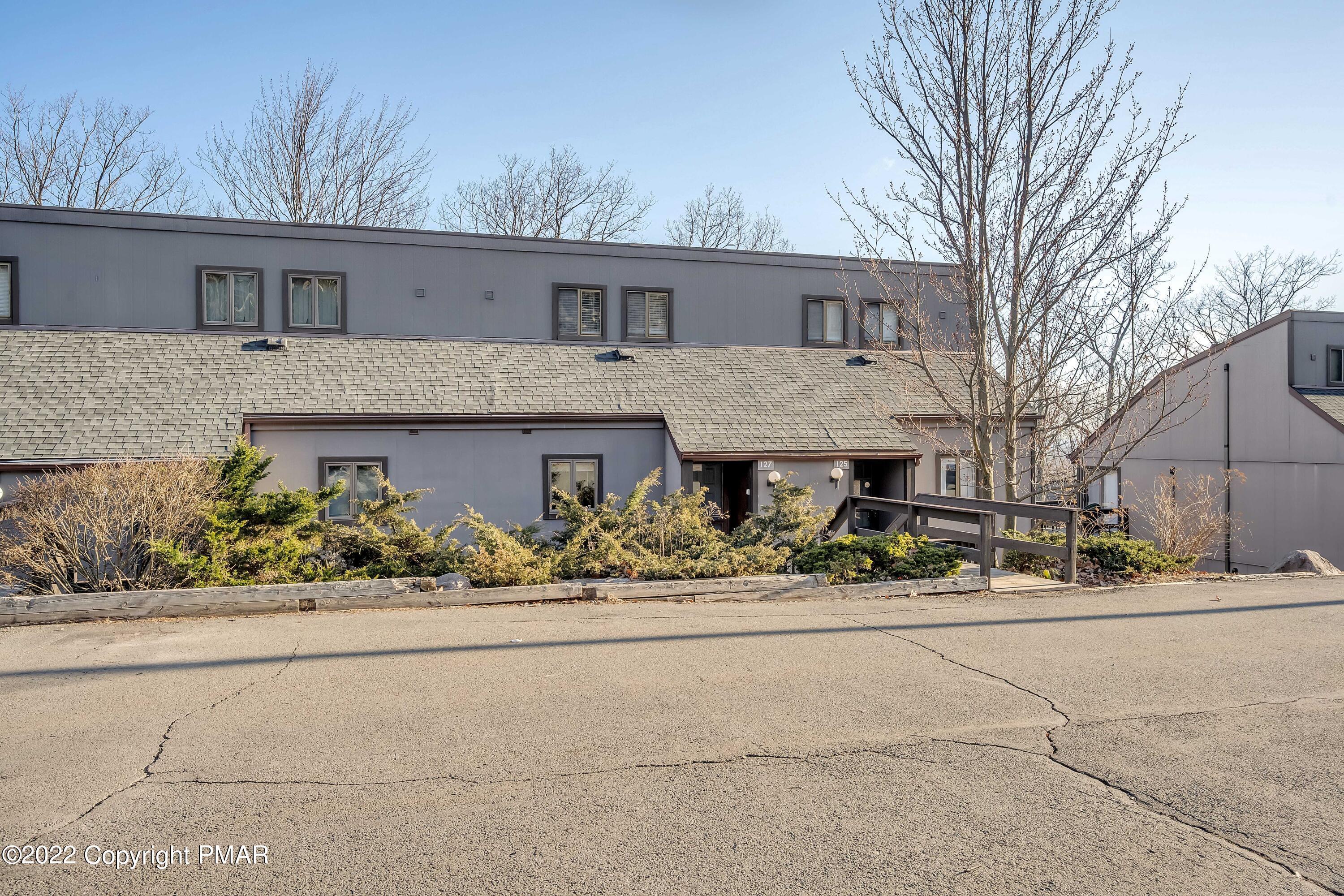 Cross Country Ln, Tannersville, PA 18372