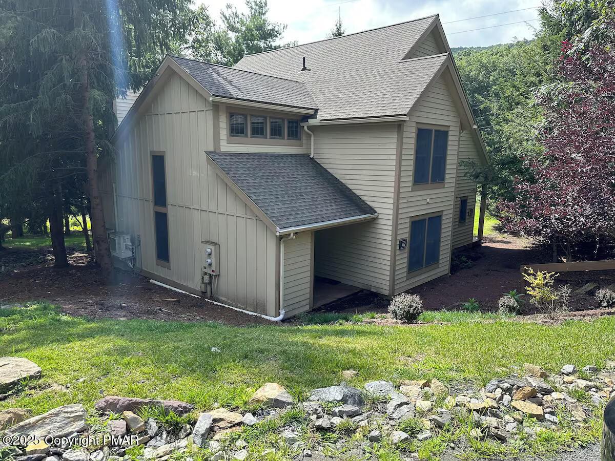 Hickory Dr, Tannersville, PA 18372