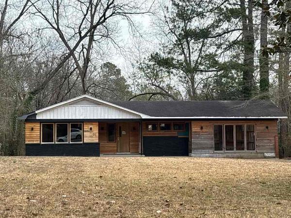 Magnolia Dr, Tupelo, MS 38804