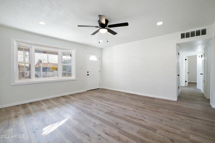 W Weldon Ave, Phoenix, AZ 85031
