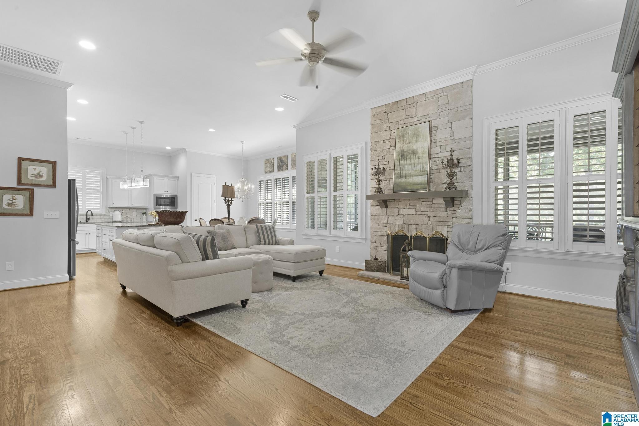 W 95th St, Los Angeles, CA 90044
