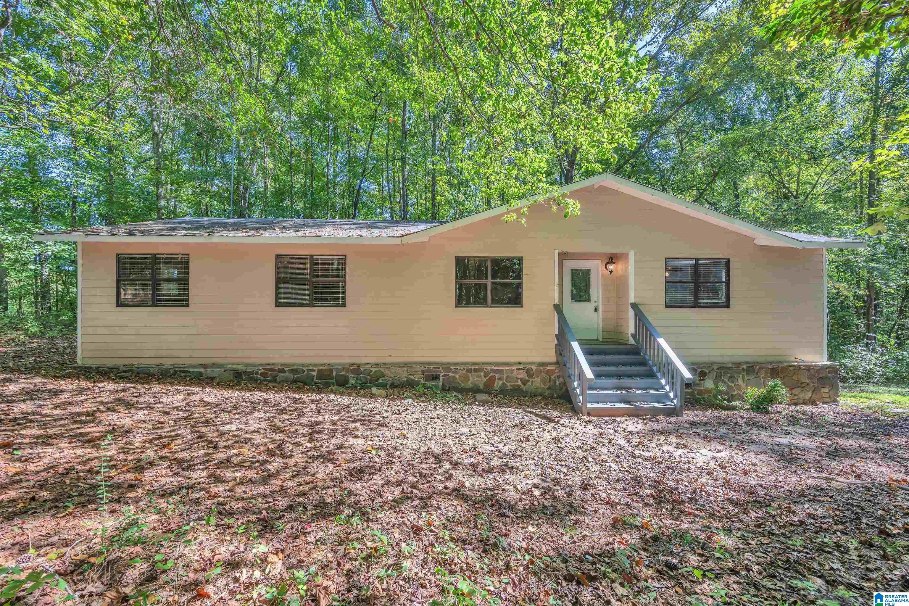 Country Rd, Warrior, AL 35180